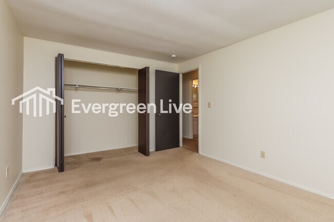 Building Photo - 8547 Schoolgate Dr