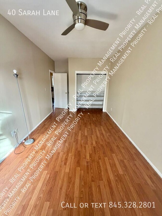 Building Photo - 40 Sarah Ln