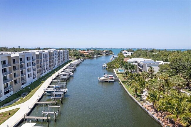 Building Photo - 1709 N Tamiami Trl