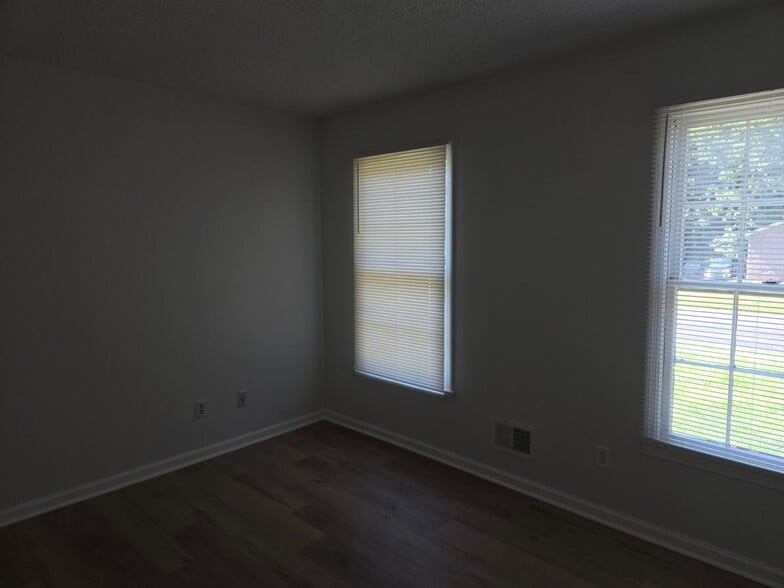 Building Photo - 436 N Royal Tower Dr