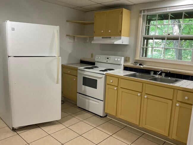 Building Photo - 648 Farm Road