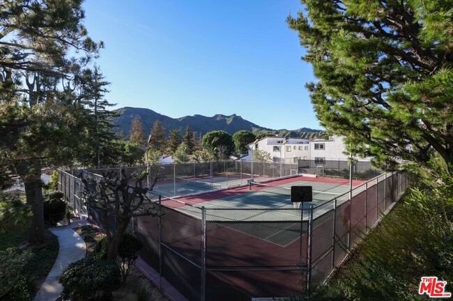 Building Photo - 17097 Palisades Cir