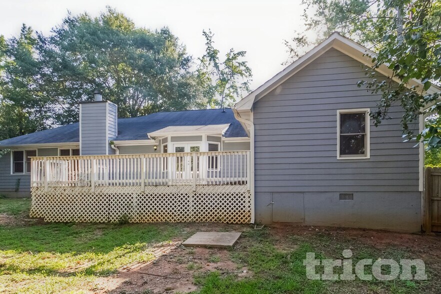 Building Photo - 2965 Windcrest Dr