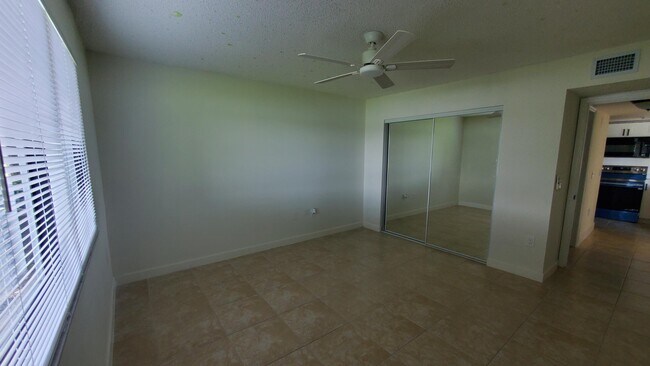 Building Photo - 5011 Wiles Rd