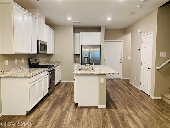 Building Photo - Amazing 2 story townhouse for lease!