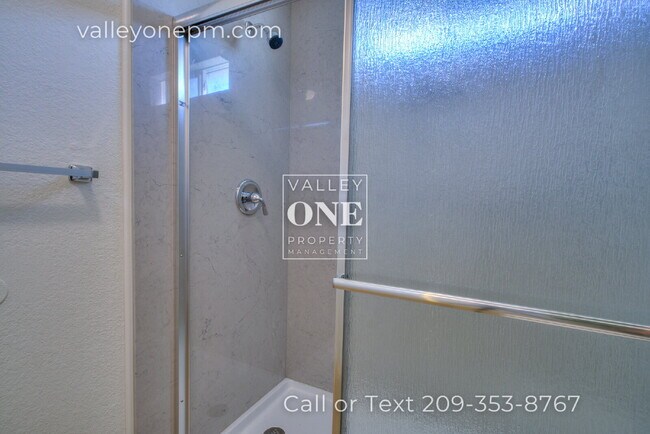 Building Photo - Totally Remodeled Home in Turlock: It's No...