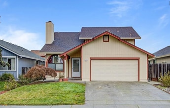 Building Photo - Beautiful 4 Bedroom, 3 Bathroom House Available Now!