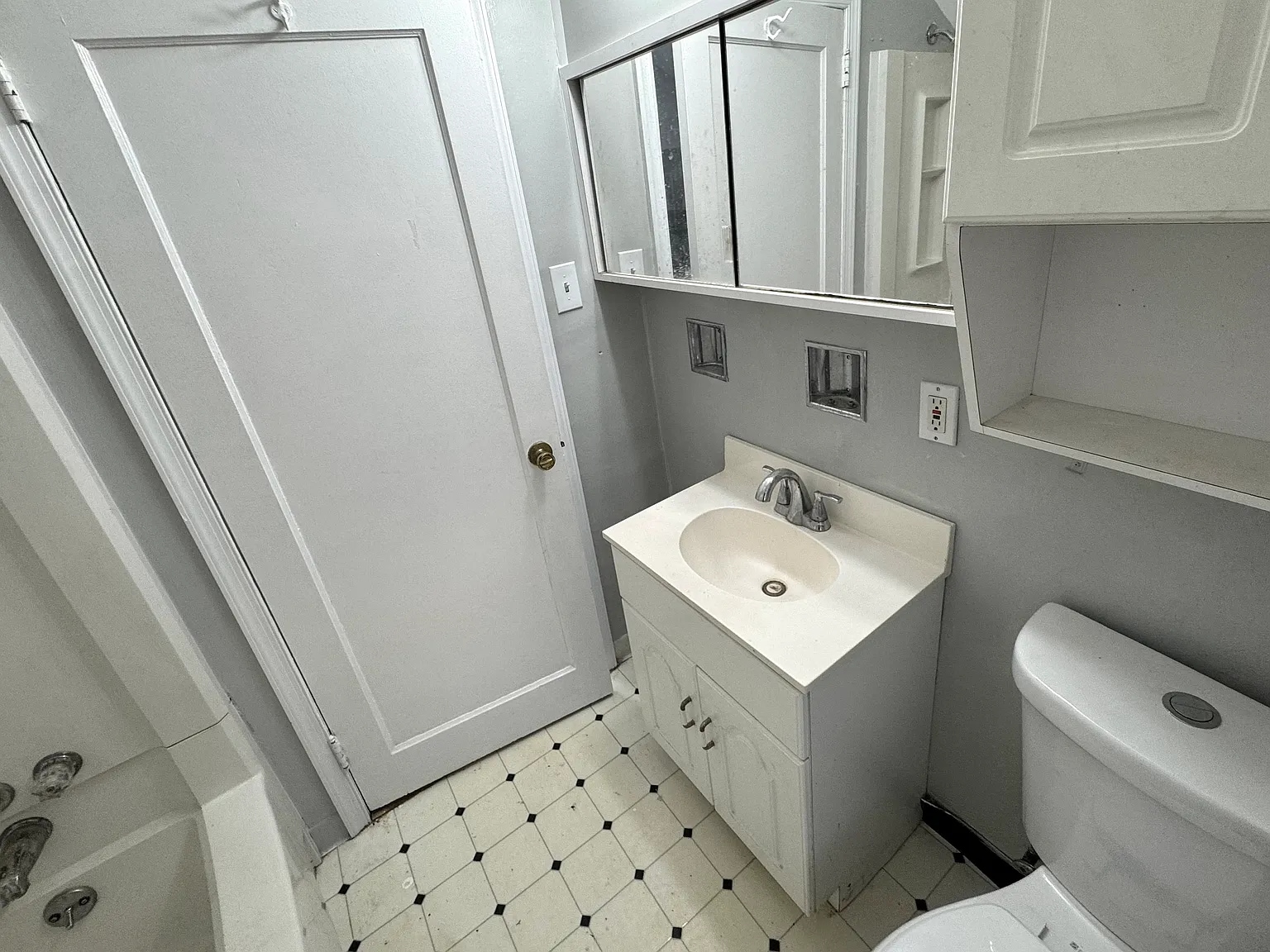 Building Photo - 233 Saylong Dr