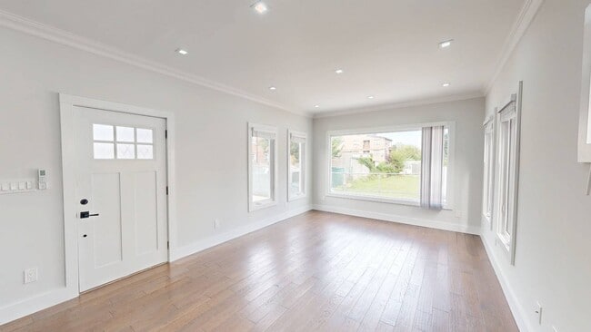 Building Photo - 93 Skidmore Ln