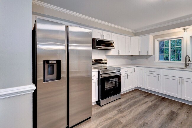 Building Photo - 129 Briar Ln