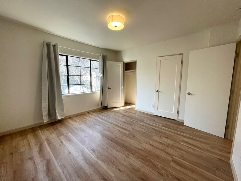 Building Photo - 2010 24th St