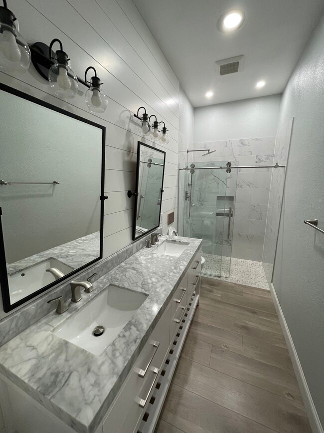 Building Photo - 8024 Halesworth Dr
