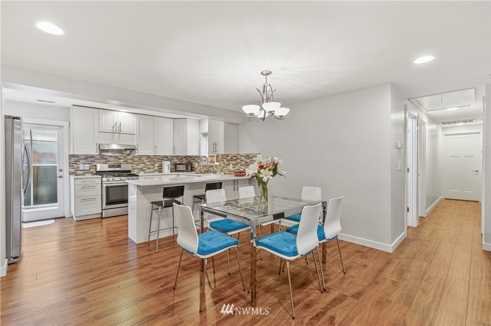 Building Photo - 4 Bed 2 Bath Home in Mountlake Terrace!