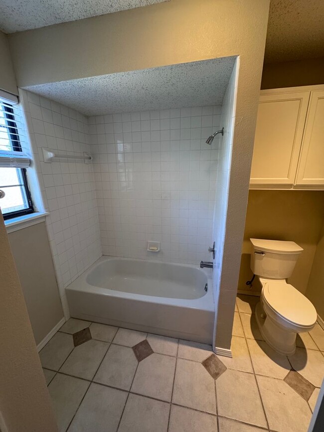 Building Photo - Darling 1 Bed, 1.5 Bath Townhouse with sma...