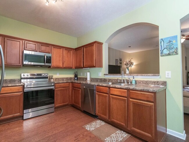 Building Photo - Beautiful 3BR TownHome
