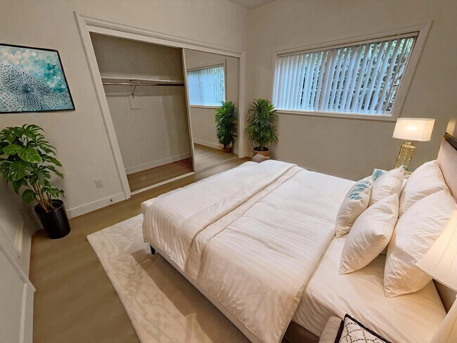 Building Photo - 922 Croft Ave