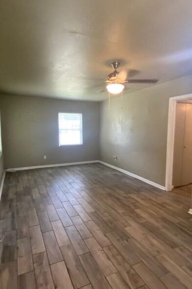 Building Photo - 926 Apache St