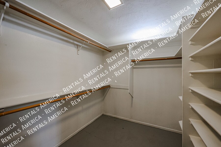 Building Photo - 12648 N 32nd Ave