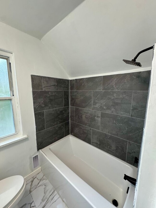 Building Photo - Adorable 2 Bed 1 Bath Home in Brookline W/dedicated office/library space!