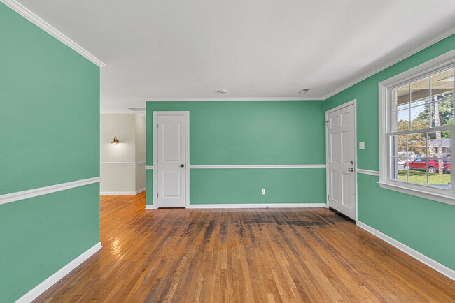 Building Photo - 707 Christine Ave