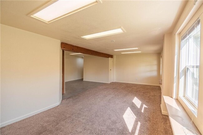 Building Photo - 40 Glenview Dr