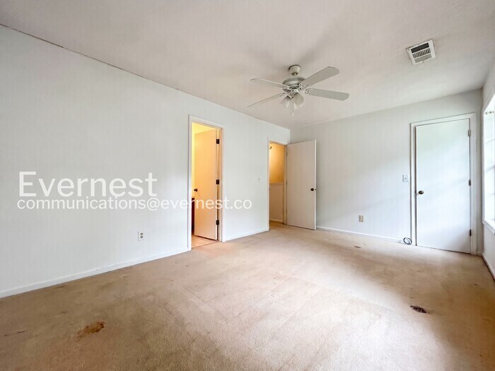Building Photo - 402 Hamilton Trce