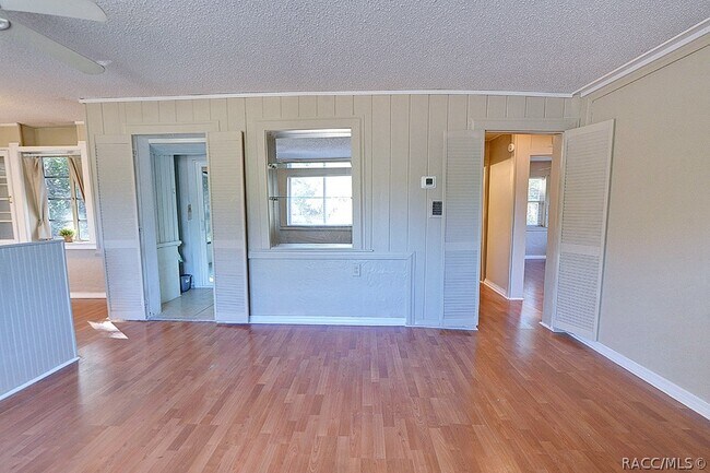 Building Photo - 323 Ella Ave