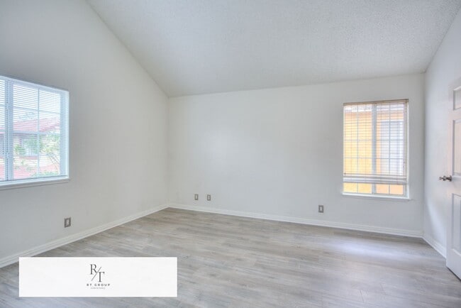 Building Photo - Freshly painted and featuring brand new 2nd-floor flooring 3 Bedrooms, 2.5 Bathroom in Baldwin Park