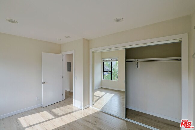Building Photo - 1277 W 23rd St