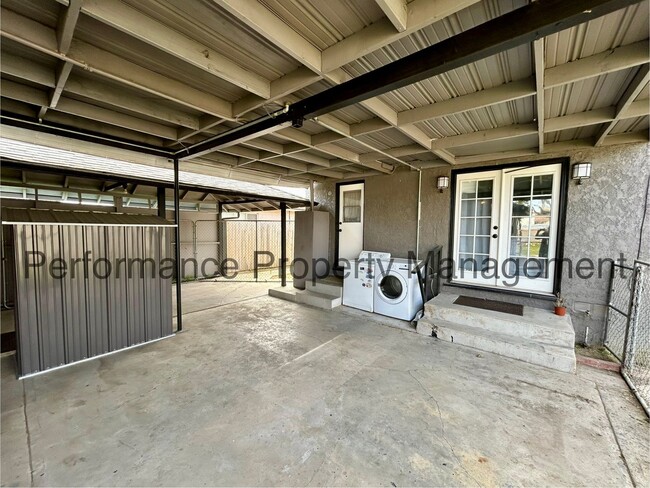 Building Photo - Charming 2 Bed/1 Bath N Bakersfield Home w...