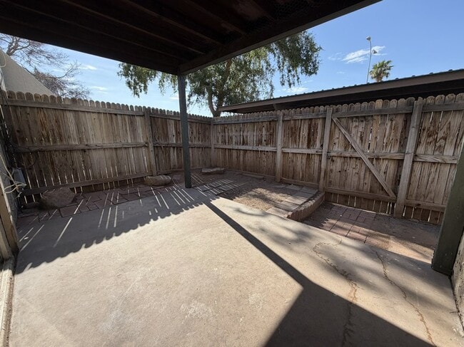Building Photo - 5910 W Golden Ln