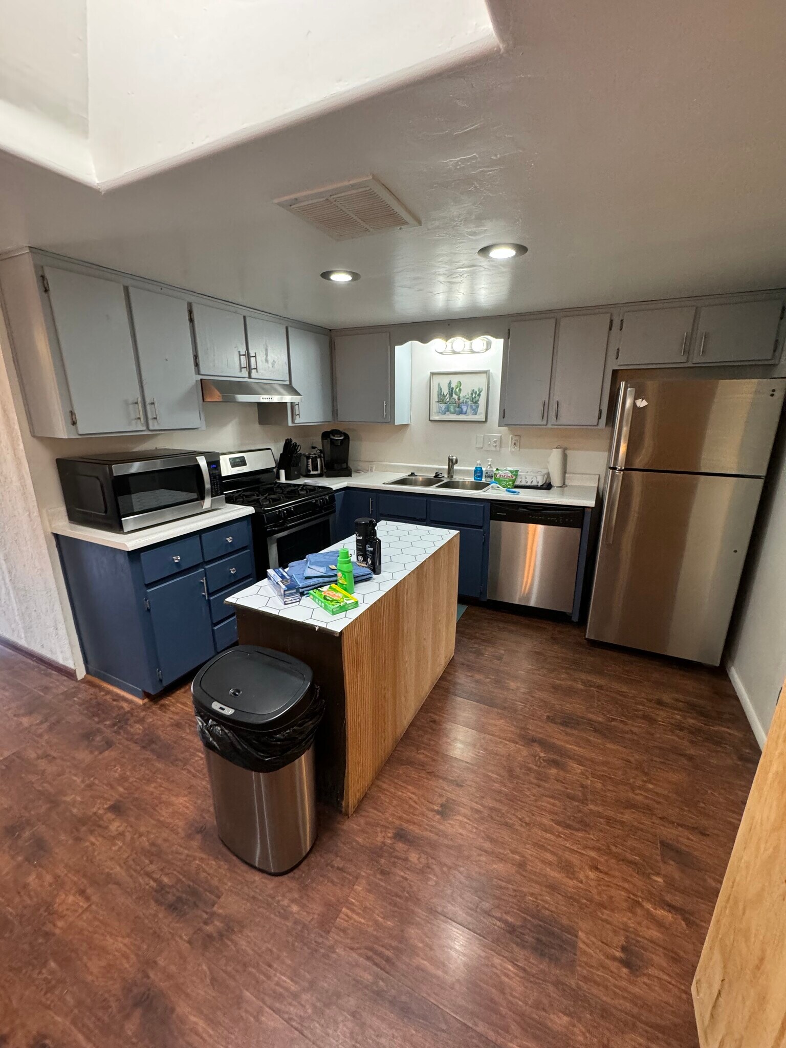 Full kitchen with all dish ware - 240 S 12th St