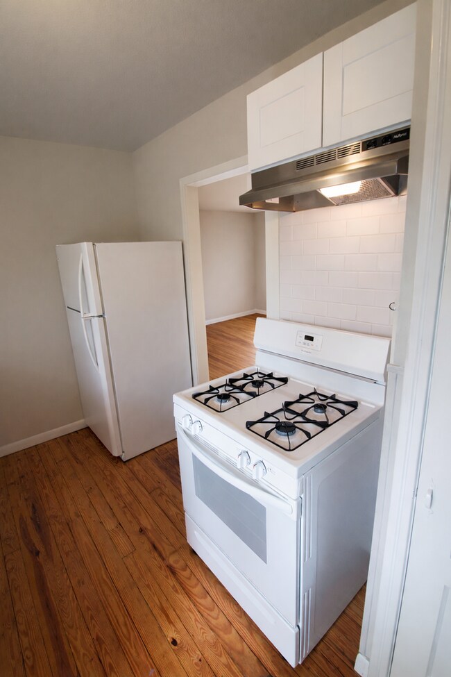 Building Photo - 2 Bedroom- Historic Monticello Park