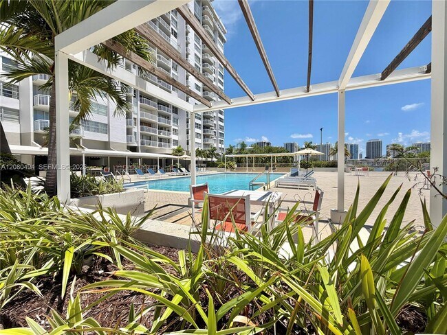 Building Photo - 18081 Biscayne Blvd
