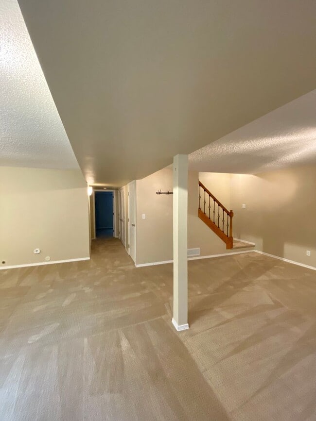 Building Photo - 4 Bedrooms on Corner Lot in 80920!  Dog Friendly!