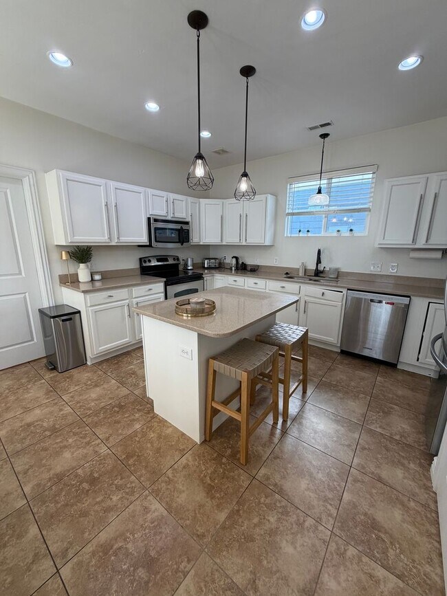 Building Photo - 4481 Iron Mountain Dr