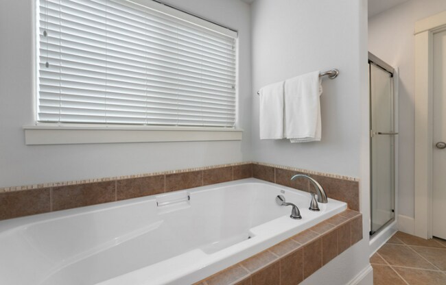 Building Photo - Spacious 5-Bedroom Retreat with Private Gr...