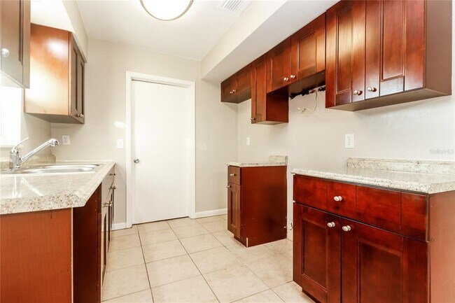 Building Photo - 1429 Spring Ln