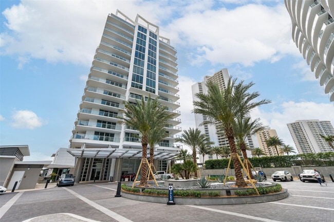 Building Photo - 3100 N Ocean Dr