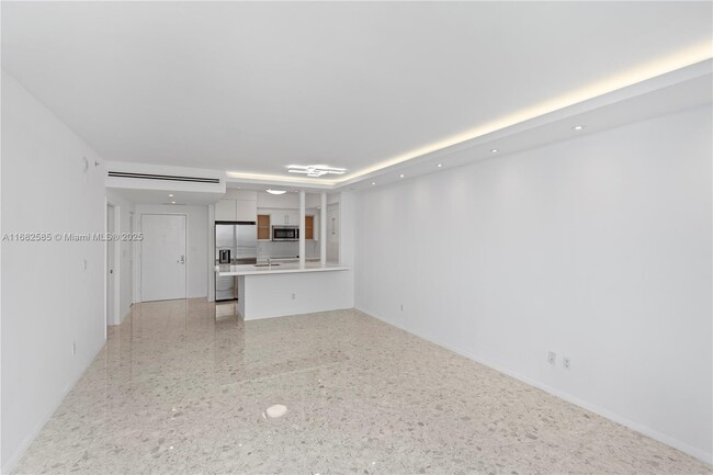 Building Photo - 325 S Biscayne Blvd