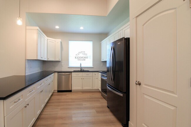 Building Photo - 4 Bedroom, 2 Bath Home in Richland