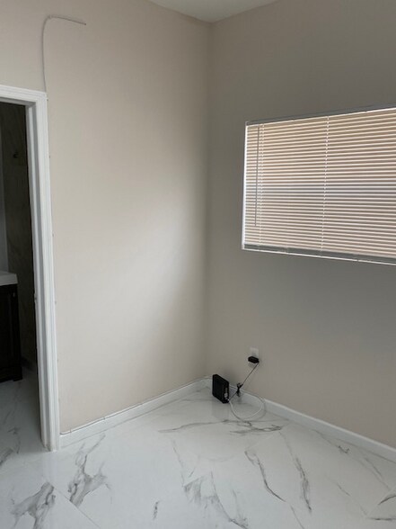 Building Photo - 1020 N 18th Ct