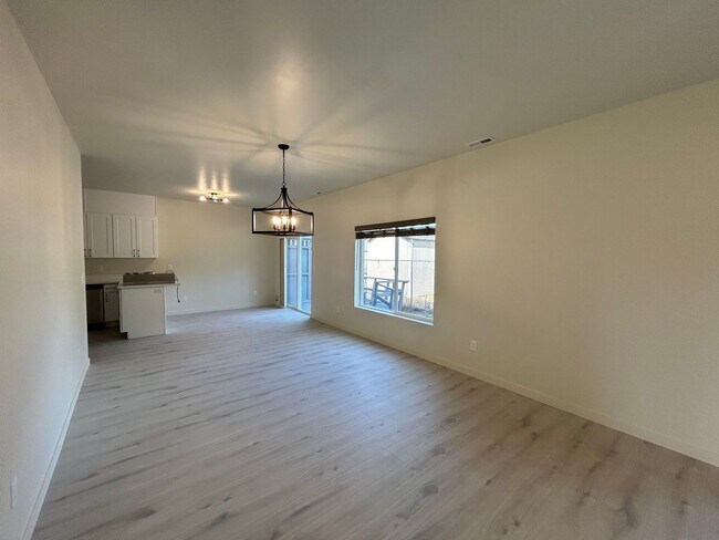 Building Photo - 5203/5205 208 th St E