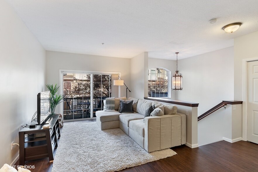 Living Room - 939 Fairfield Way