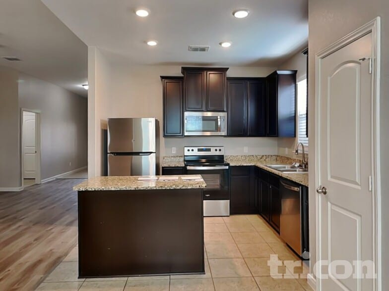 Building Photo - 6357 Hibiscus