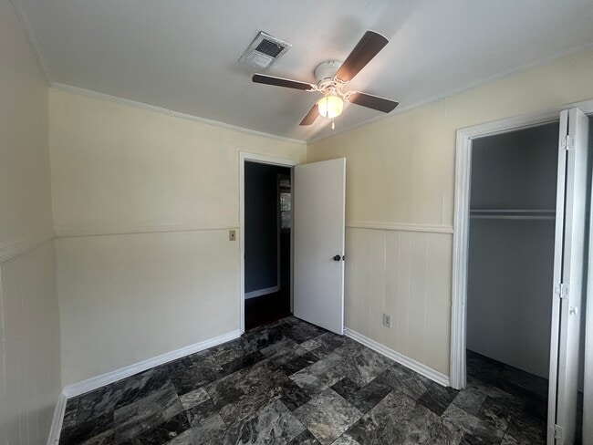 Building Photo - 461 Sweetwater Cir