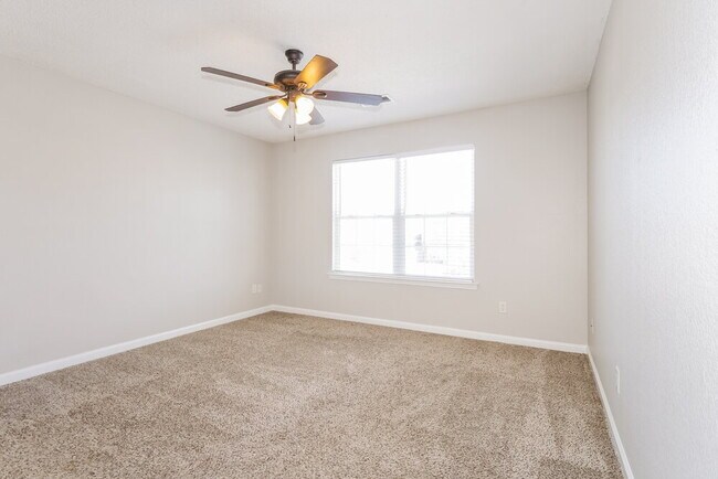 Building Photo - 7292 Green Ash Dr