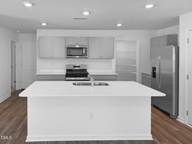 Building Photo - 286 Palm Dr