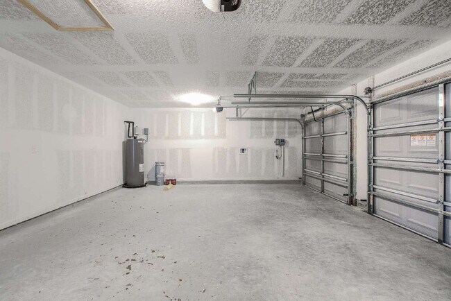 Building Photo - For Rent- 2nd month FREE Rent