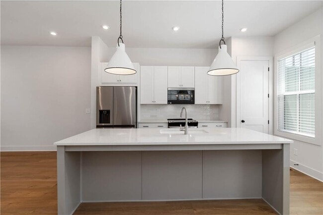 Building Photo - 964 N Circle Dr NW